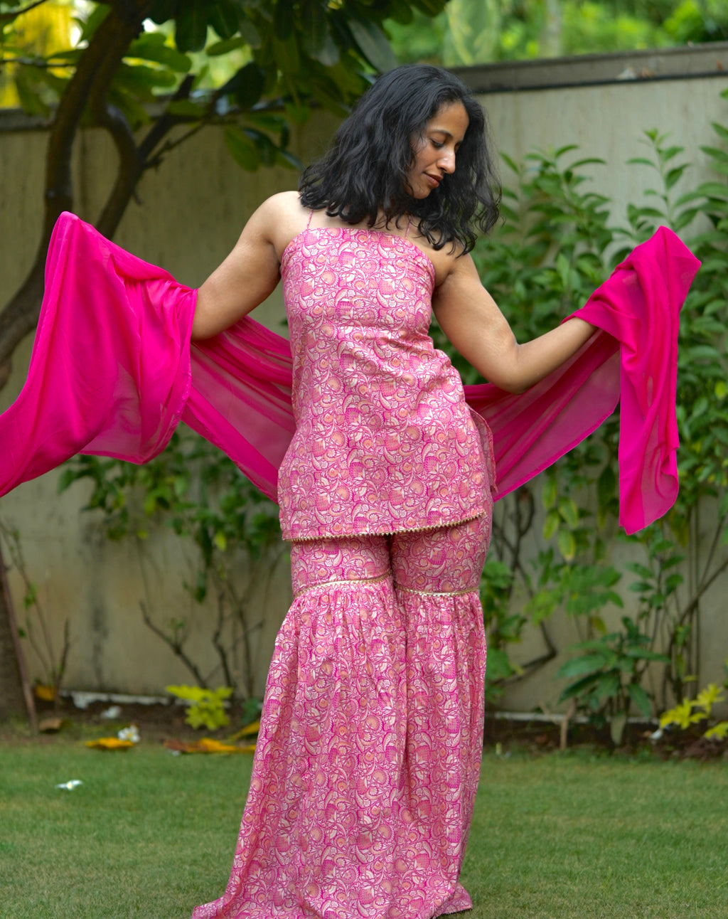 Gulabi Leher Kurti Sharara Dupatta Set