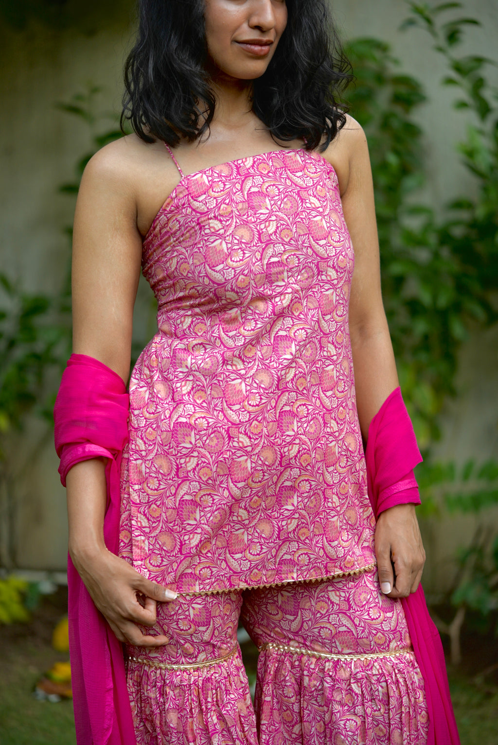 Gulabi Leher Kurti Sharara Dupatta Set