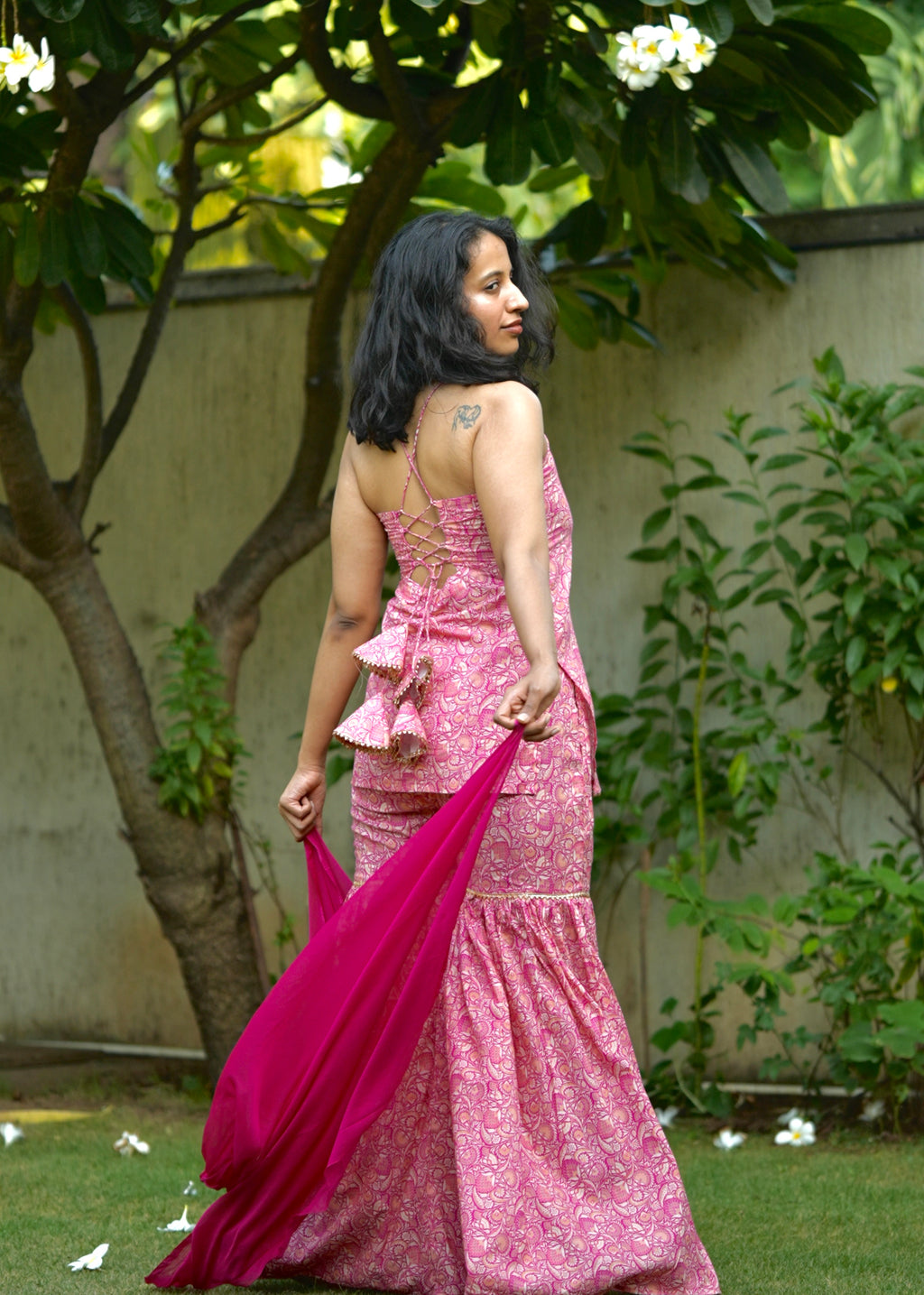 Gulabi Leher Kurti Sharara Dupatta Set