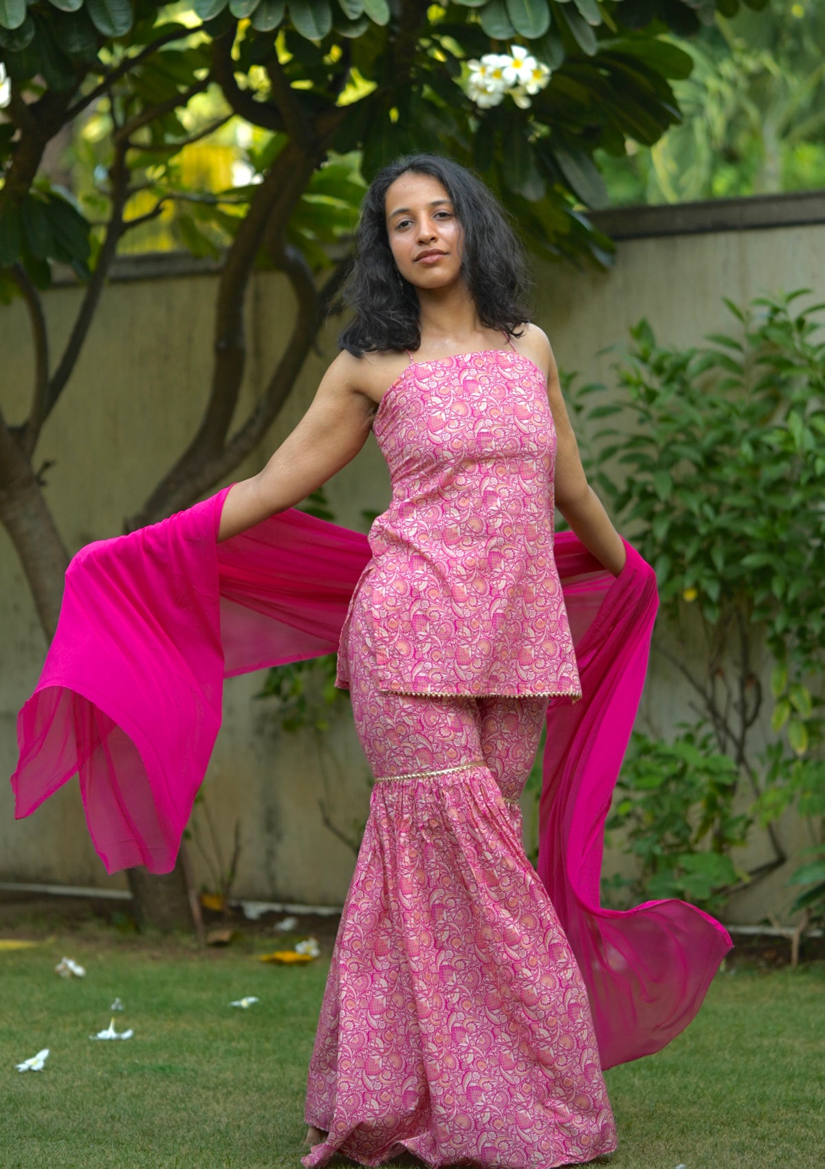 Gulabi Leher Kurti Sharara Dupatta Set